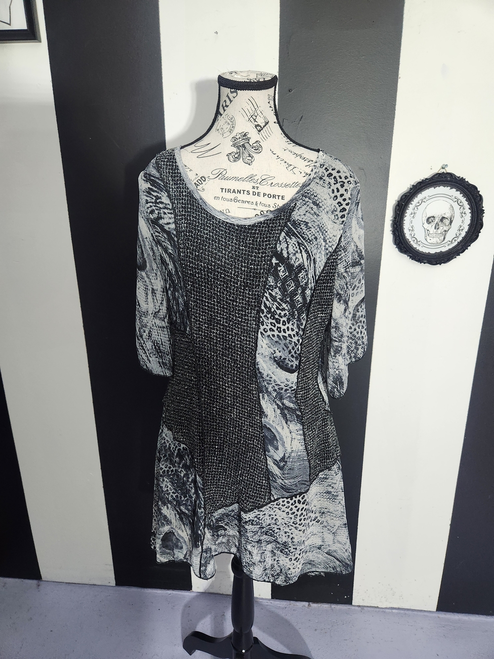Printed Scoop Neck Tunic Top - Black & White